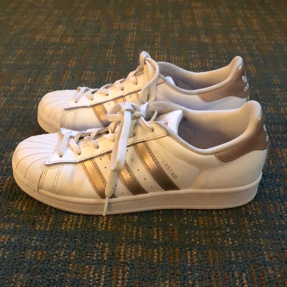 Adidas Superstar Women's Casual Sneakers/ Size: 7.5, Color: White/Gold